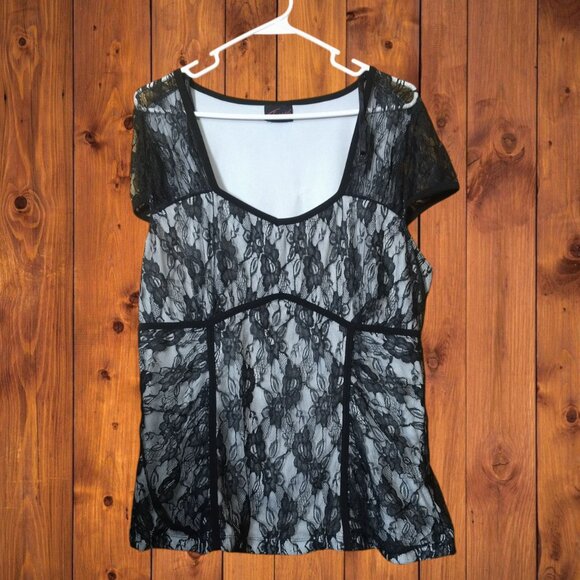 Torrid Women’s Size 2 Short Sleeve Black Lace Overlay Pullover Top Goth Witchy - Picture 1 of 6